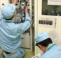 ガス機器メーカーのプロとして予防保全メンテナンスを行います。表面上の精度確認だけではなく、応答速度やゼロ点のふらつき、傾向管理等により総合的な観点で予防保全を行い、事後保全(BM:Breakdown Maintenance)をできる限り無くすことを心がけます。