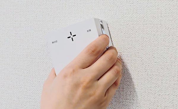 工事不要。石膏ボード用ピンでかんたん交換・取り付け可能
