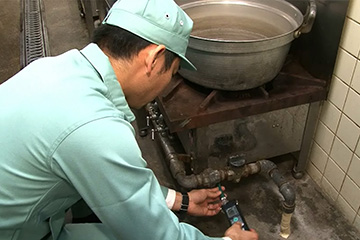 実は身近なシーンで活躍する、当社の携帯用ガス検知器